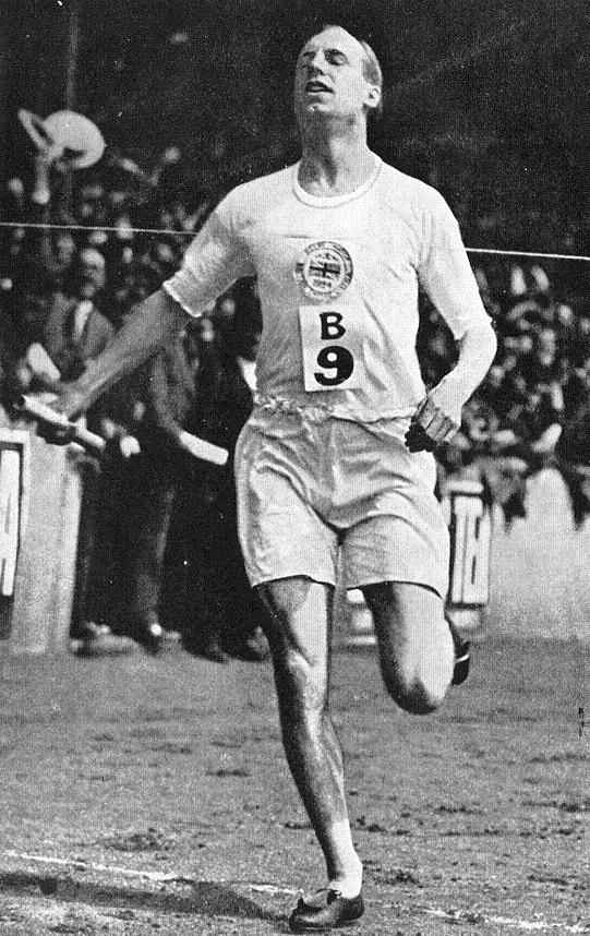 李愛銳1924年跑到終點線。（翻攝自維基百科）